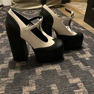 Jessica Simpson Selventa/ Two-Tone Black and White Mary Jane Platform Heels